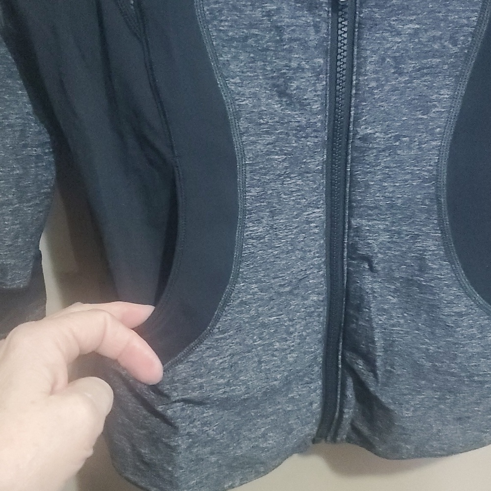 Lululemon Gray and Black Zip-Up Lined Jacket Size 4 - Picture 4 of 7
